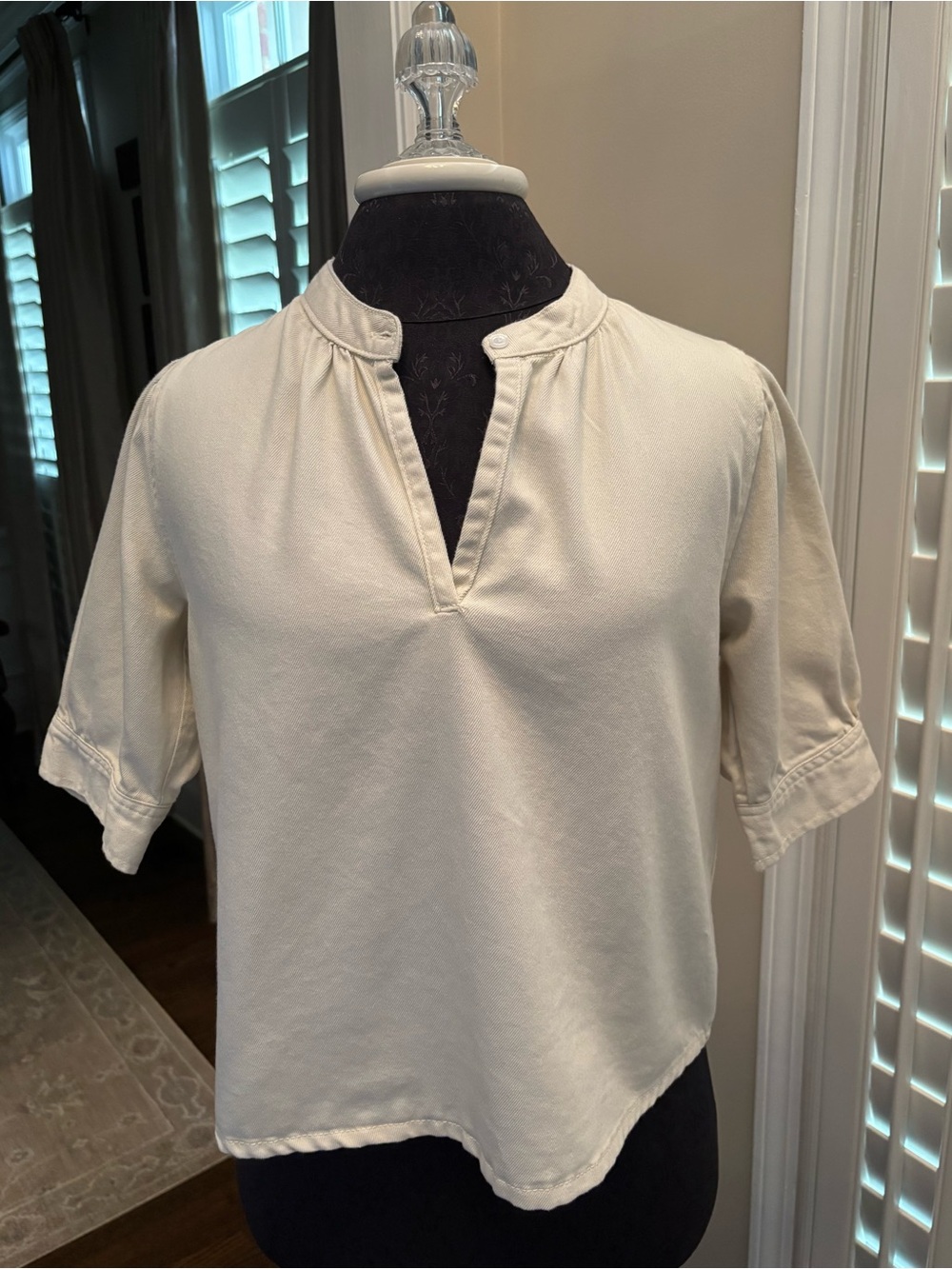 NWT VELVET HEART WOMEN'S CREAM DENIM BLOUSE- SMALL